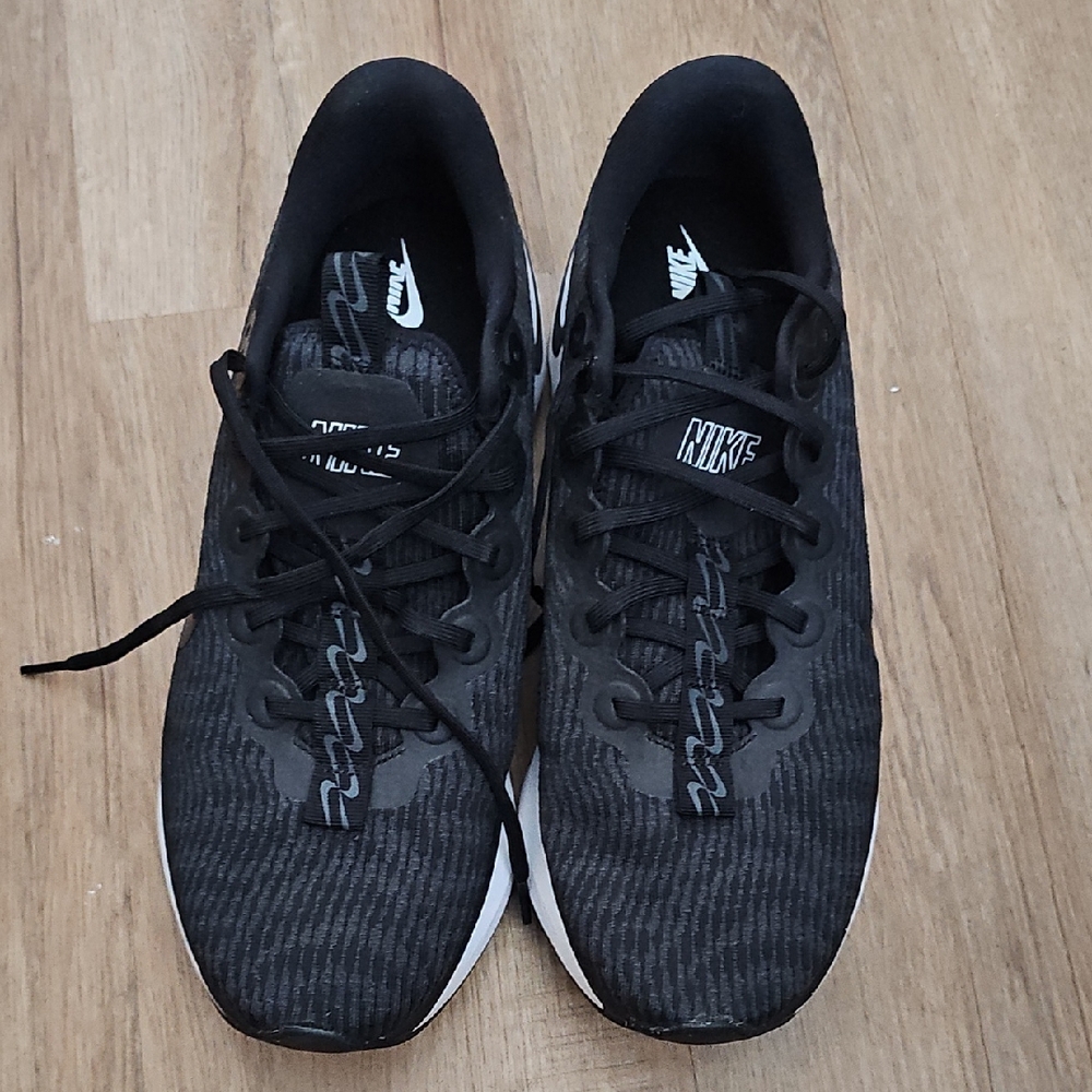 Nike Men's Black and White Sneakers